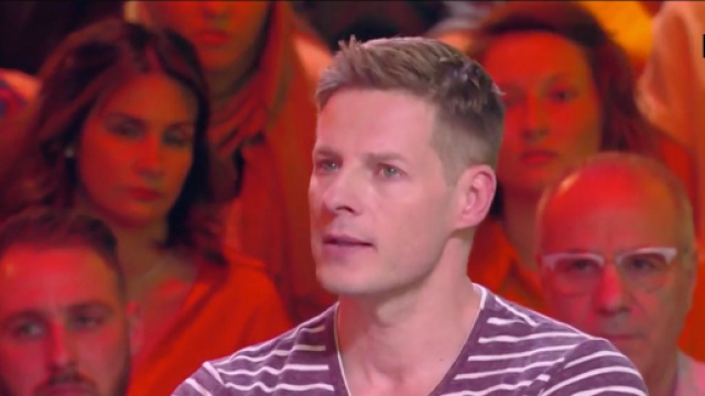Matthieu Delormeau, le présentateur de TPMP People. Source : capture d’écran C8.