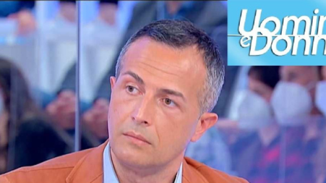 Uomini e Donne, Riccardo avrebbe una fidanzata storica: lei nega, i fan non le credono.