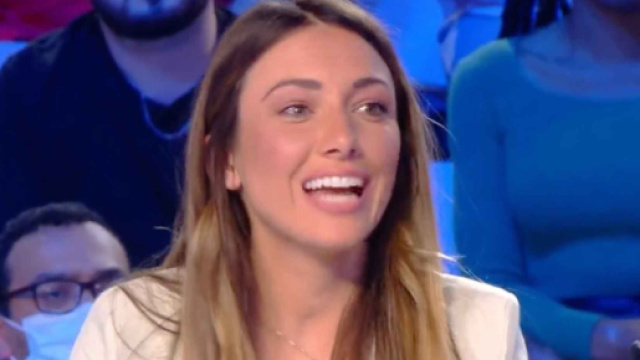 Delphine Wespiser sur le plateau de TPMP. Source : capture d’écran C8.
