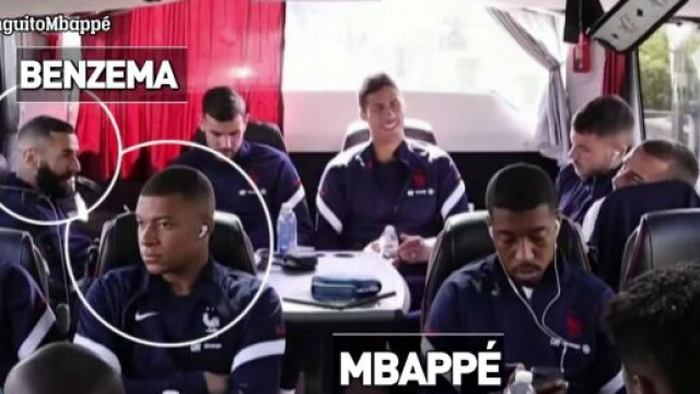 Mbapp&eacute; et Benzema avec l'&eacute;quipe de France pour la Ligue des Nations. (cr&eacute;dit FFF)