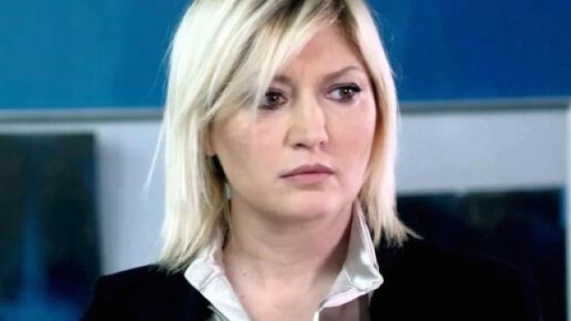 Un Posto al sole, spoiler al 10 giugno: Cristina si oppone a Lara, Raffaele svela ad Elvira le minacce ricevute.