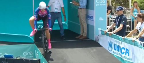 La caduta di Marketa Hàjkovà al Giro donne