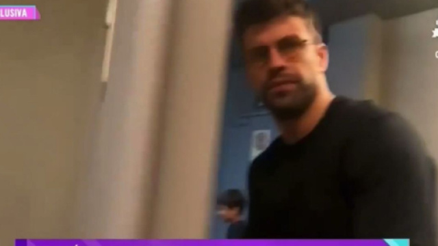 Gerard Piqué suivi par un paparazzi, il réagit violemment et fait le buzz (capture YouTube)