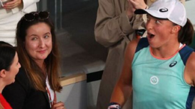 La réaction hilarante d'Iga Swiatek qui gagne Roland Garros devant Lewandowski (capture YouTube)