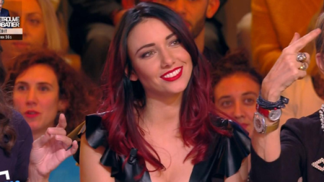 Delphine Wespiser sur le plateau de TPMP. Source : capture d’écran C8.