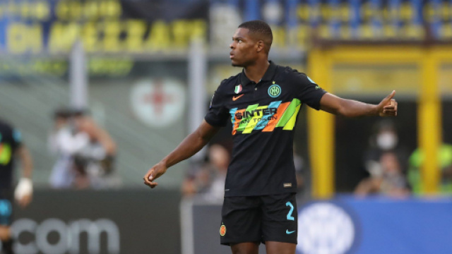 Inter, interesse di Barcellona e Chelsea per Dumfries.