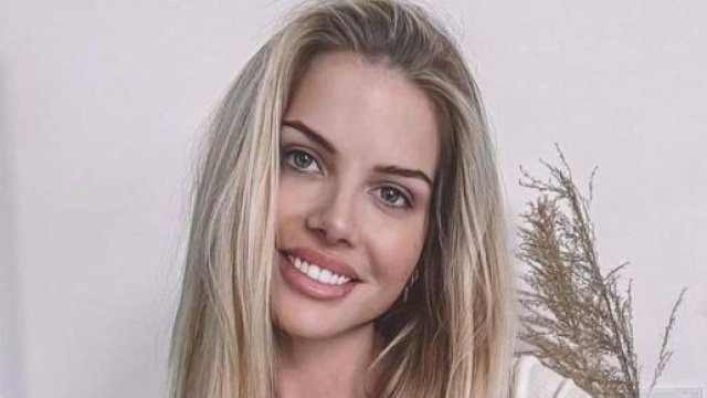 Jessica Thivenin (Les Apprentis Aventuriers 5) sous le choc : elle découvre un trou dans ses cheveux.