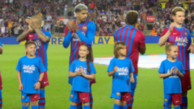 Le nouveau maillot extérieur du FC Barcelone a fuité, les fans sont furieux (capture FC Barcelone Twitter)