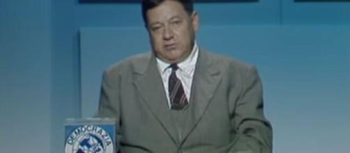 Paolo Villaggio durante la campagna elettorale 1987.