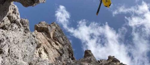 Dolomiti, incidente sul Monte Lagazuoi: turista romano precipita e muore.