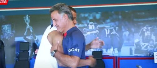 La poignée de mains entre Kylian Mbappé et Christophe Galtier fait le buzz (capture YouTube)