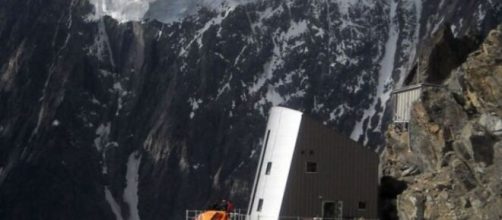 Monte Bianco, il Rifugio Gonella chiude 15 giorni in anticipo a causa della siccità