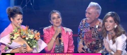 Carmen Alcayde cantó junto a Barei en el 'Sálvame Mediafest' (Captura de pantalla de Telecinco)