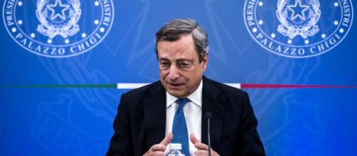 Mattarella respinge le dimissioni di Draghi.