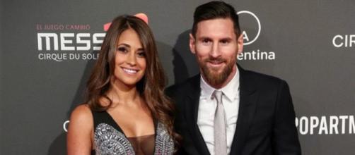 La femme de Lionel Messi enflamme Twitter pendant le feu d’artifice du 14 juillet (capture YouTube)