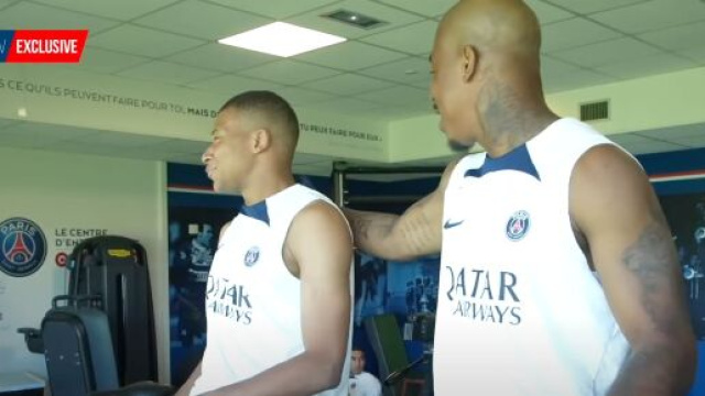 Mbappé avec Kimpembe au Camp des Loges avec le PSG. (crédit Youtube PSG TV)