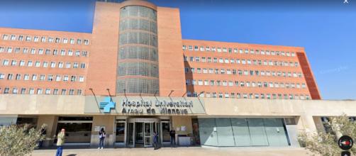 El Hospital Universitario Arnau de Vilanova, donde se encuentra ingresada la joven con hemorragias (Google Maps)