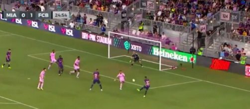 Le premier but tout en finesse de Raphinha avec le FC Barcelone fait le buzz (capture YouTube)
