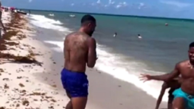 La gestuelle d'Ansu Fati sur la plage de Miami fait le buzz (capture YouTube)
