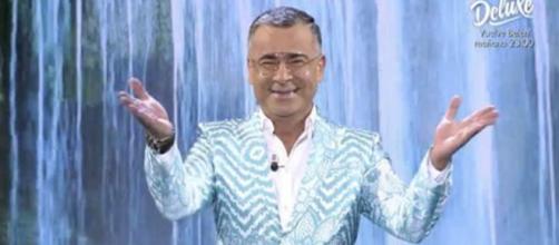 Jorge Javier Vázquez lució feliz durante su regreso a la tele tras enfermarse de las cuerdas vocales (Captura Telecinco)