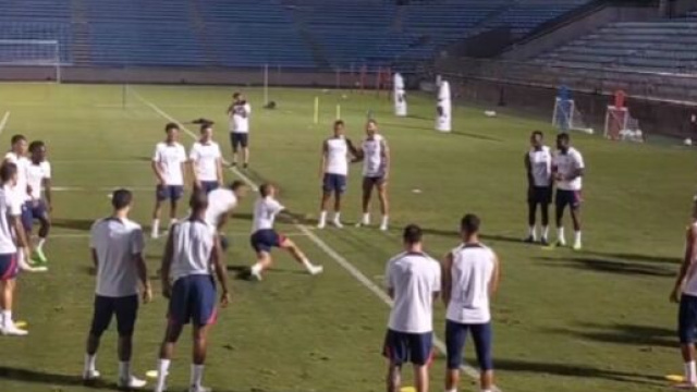 La séquence 'hilarante' de l'entrainement du PSG fait le buzz (capture YouTube)
