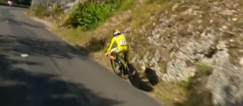 Jonas Vingegaard rischia di cadere nella cronometro del Tour de France