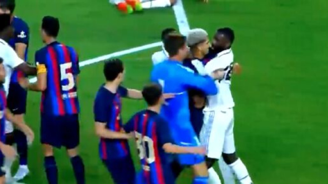 Rudiger et Araujo lors du Clasico entre le Real Madrid et le Barça. (crédit twitter)