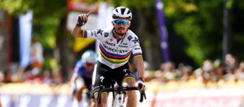 Ciclismo, Julian Alaphilippe costretto al ritiro al Giro di Vallonia