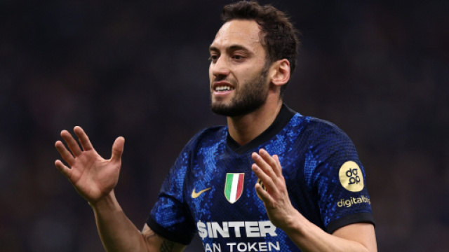 Inter, United su Dumfries e Calhanoglu.