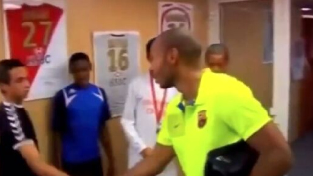 Henry agac&eacute; par les remarques de certains jeunes de Monaco. (cr&eacute;dit Twitter)