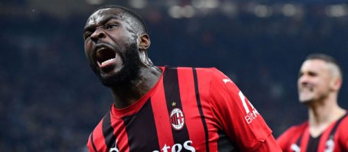 Tomori, giocatore inglese del Milan.