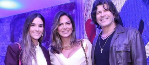 Carol Sampaio posa ao lado de Paulo Ricardo e da esposa dele (Reprodução/Instagram/@carolsampaio)
