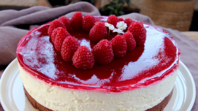 Due ricette vegane per preparare la cheesecake con il cocco.