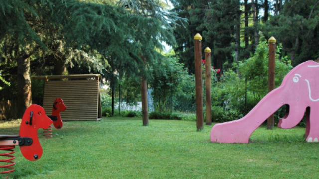 Belluno, bambino morto dopo mattinata al parco: indagato il pap&agrave; per omicidio colposo