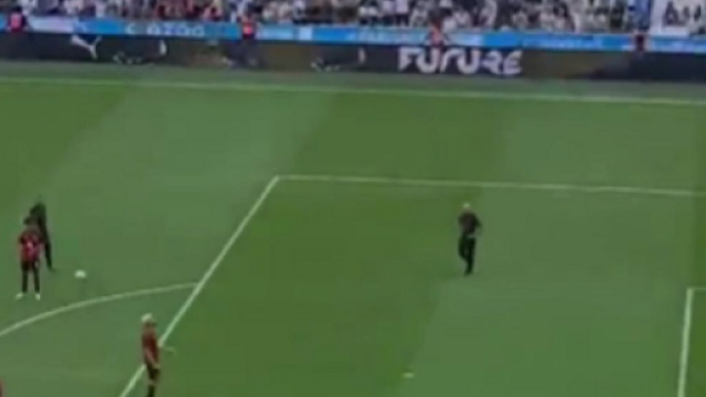 OM : Olivier Giroud copieusement chambré au Vélodrome (capture YouTube)