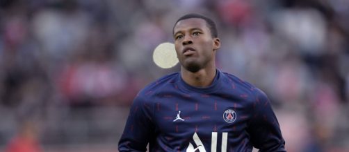 Georginio Wijnaldum possibile idea per il centrocampo del Milan.