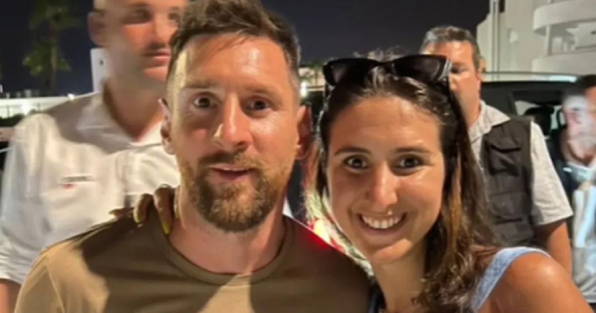 ‘Leonardo’, Lionel Messi se encuentra con extraña hinchada en Ibiza y se vuelve viral (video)