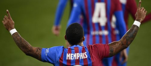 Depay può lasciare il Barcellona, interesserebbe alla Juventus.