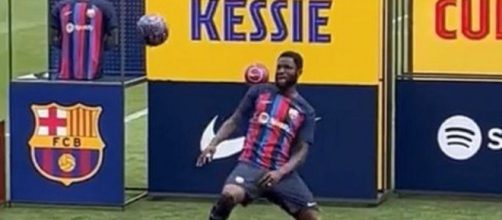 La présentation 'ratée' de Kessié avec le FC Barcelone devient virale (capture YouTube)