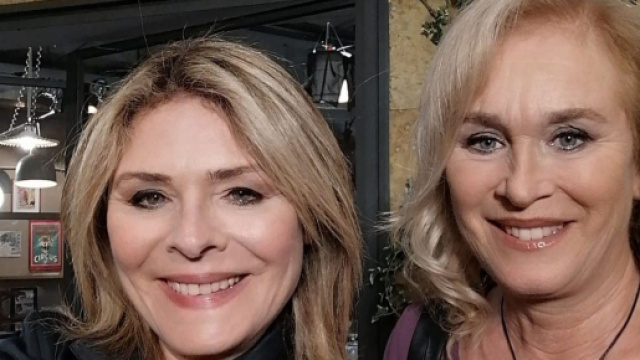 Un posto al sole, Elvira Tomei (Giusi Cataldo) e Ornella Bruni (Marina Giulia Cavalli).