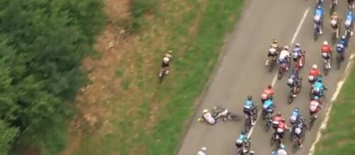 Ciclismo, l'incidente avvenuto nella tappa di Longwy del Tour de France.