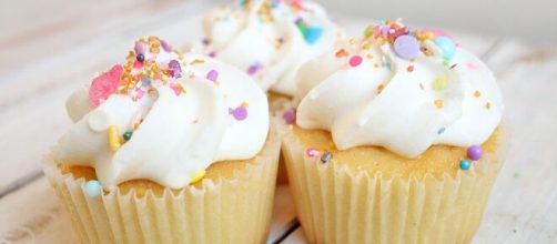 I cupcake sono piccoli dolcetti decorati con deliziosa crema al burro.