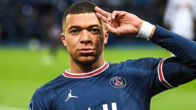 Kylian Mbappé très amaigri à son retour de vacances, les fans s'inquiètent (capture YouTube)