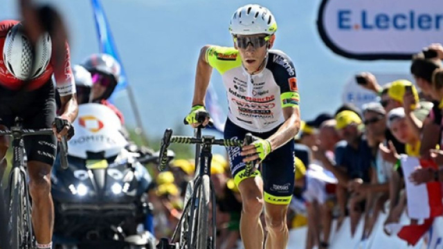 Louis Meintjes arriva a piedi a Planche des Belles Filles.