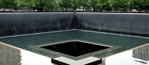 9/11 Memorial: "Reflecting Absence” by architect Michael Arad (Image source: Pom'/Flickr)