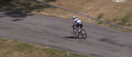 Ciclismo, Julian Alaphilippe all'attacco al Tour de l'Ain.