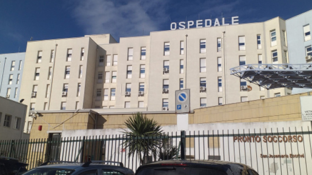 Crotone, 20enne aggredito in pieno centro.