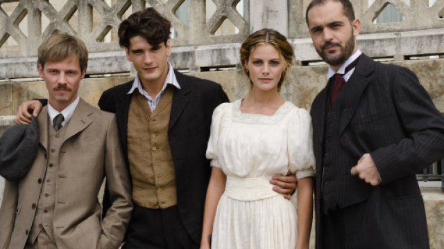 Grand Hotel, trama 19 luglio: Andres condannato a morte, Elisa arriva all'albergo.