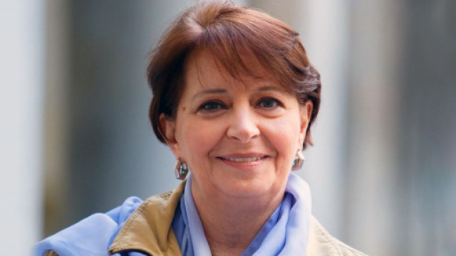 Un posto al sole, Carmen Scivittaro nei panni di Teresa Diacono.