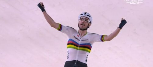 Elia Viviani ha vinto l'oro agli europei di ciclismo su pista dopo il settimo posto su strada.